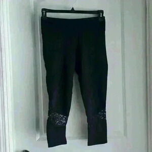 Black Capri yoga pants with lace. Sz med.
